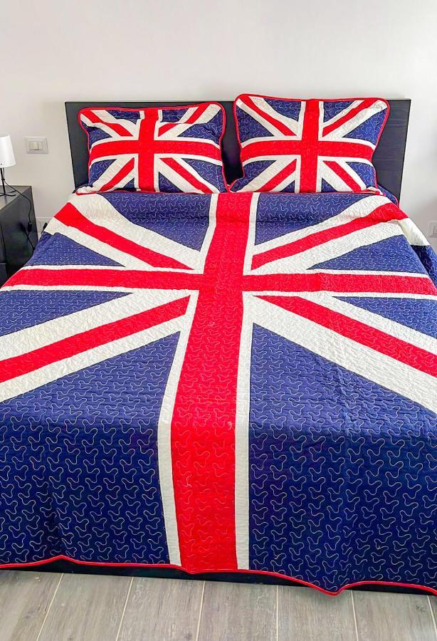 Apartment La Casa British